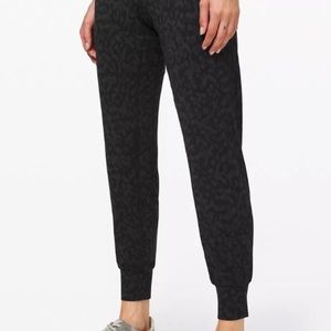 Printed lululemon joggers